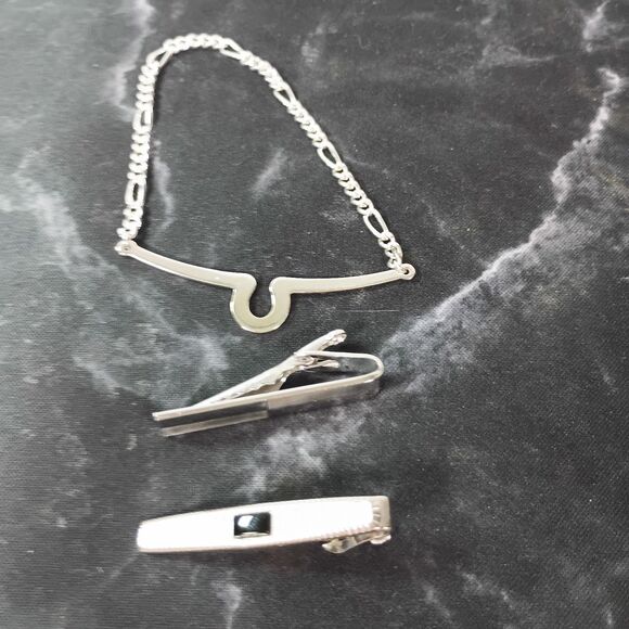 3 pieces Silvertone Tie Bar & Chain Set Unbranded Classic Men’s Accessories - Picture 1 of 13